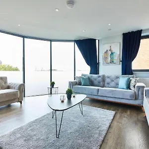 Greenwich Flat: O2, Cutty Sark, Maritime Museum, Thames Path Apartment London